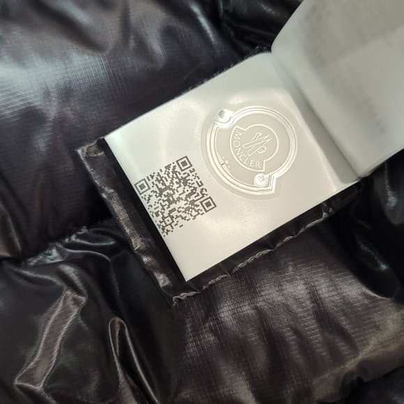 Moncler Logo-Patch Down Padded Jacket - Picture 9 of 10